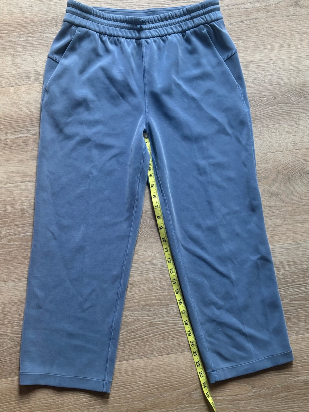 lululemon athletica  Blue soft  Cropped Women's Pants